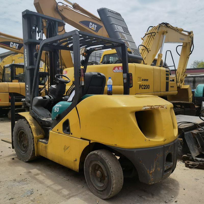 Camioneta elevadora de 5 toneladas Komatsu FD50-10 FD50-7 FD50 con fuente de alimentación manual y en buen estado