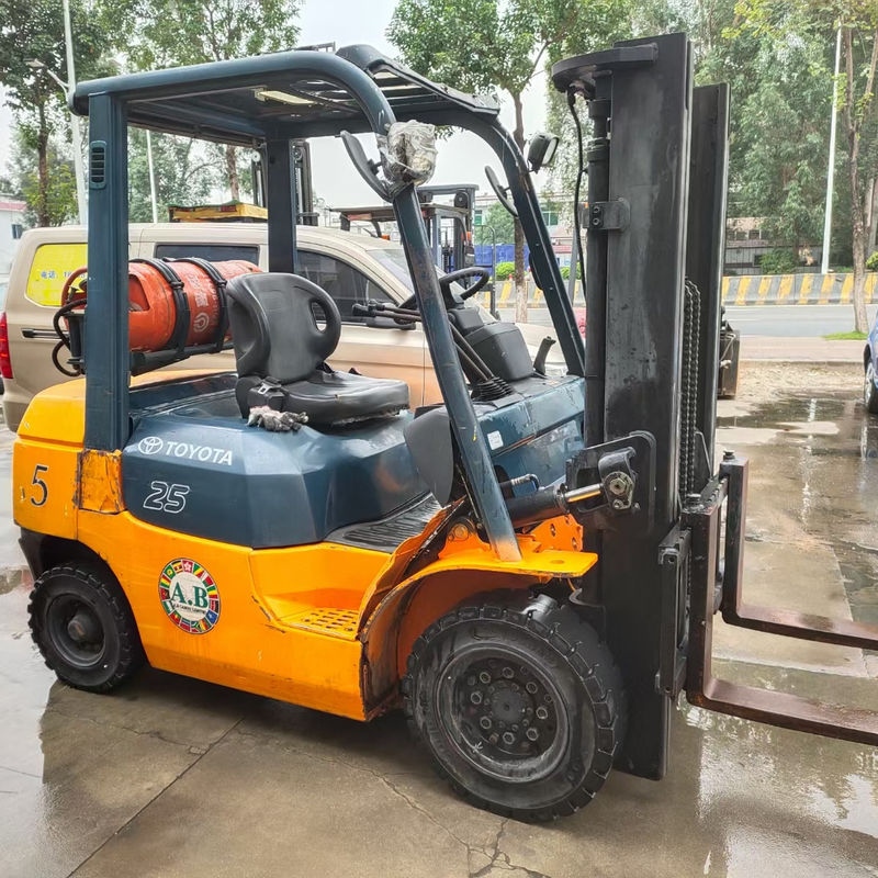 2012 Toyota 7F25 camión elevador de gas licuado con motor japonés y motor de gasolina de 2,5 toneladas