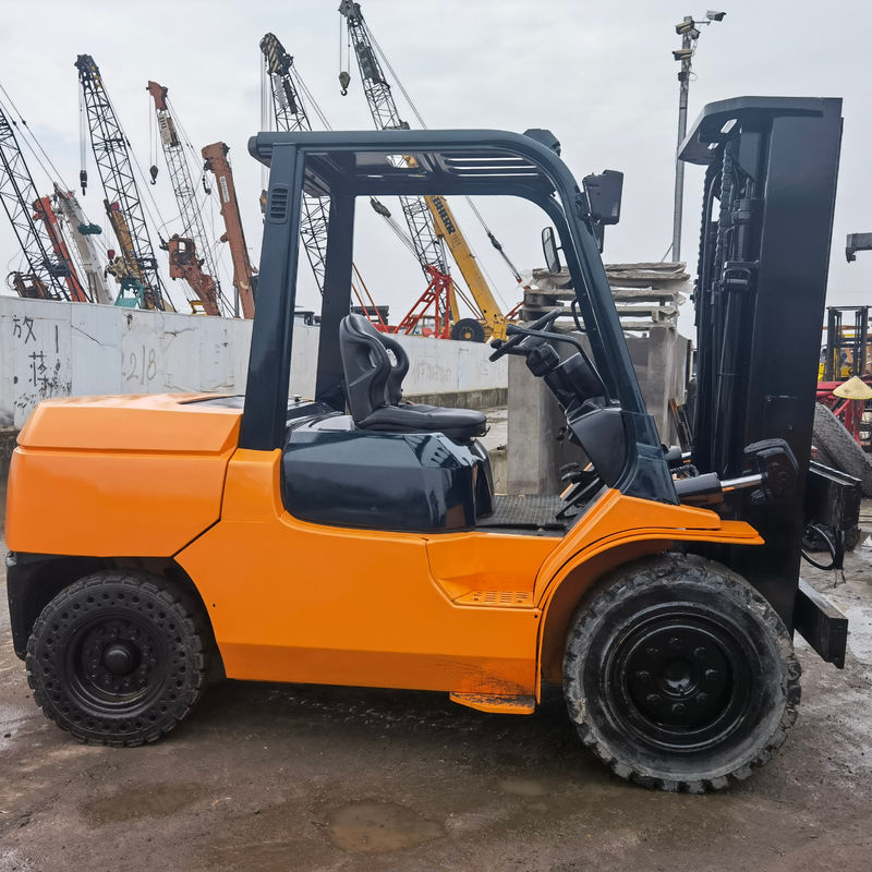 Toyota usado Gasolina 2.5ton 3 toneladas en Shanghai Yard con ancho de horquilla rutina