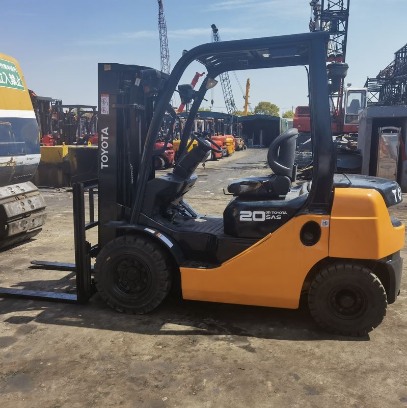 2 toneladas Toyota carretilla elevadora con 3 escalones mástil de cambio lateral Toyota asiento 4,5m altura de elevación
